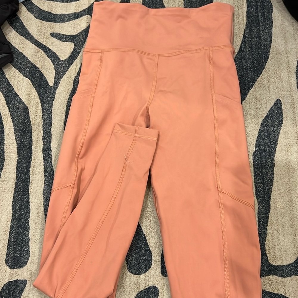 American Eagle everything pocket legging size small peach color